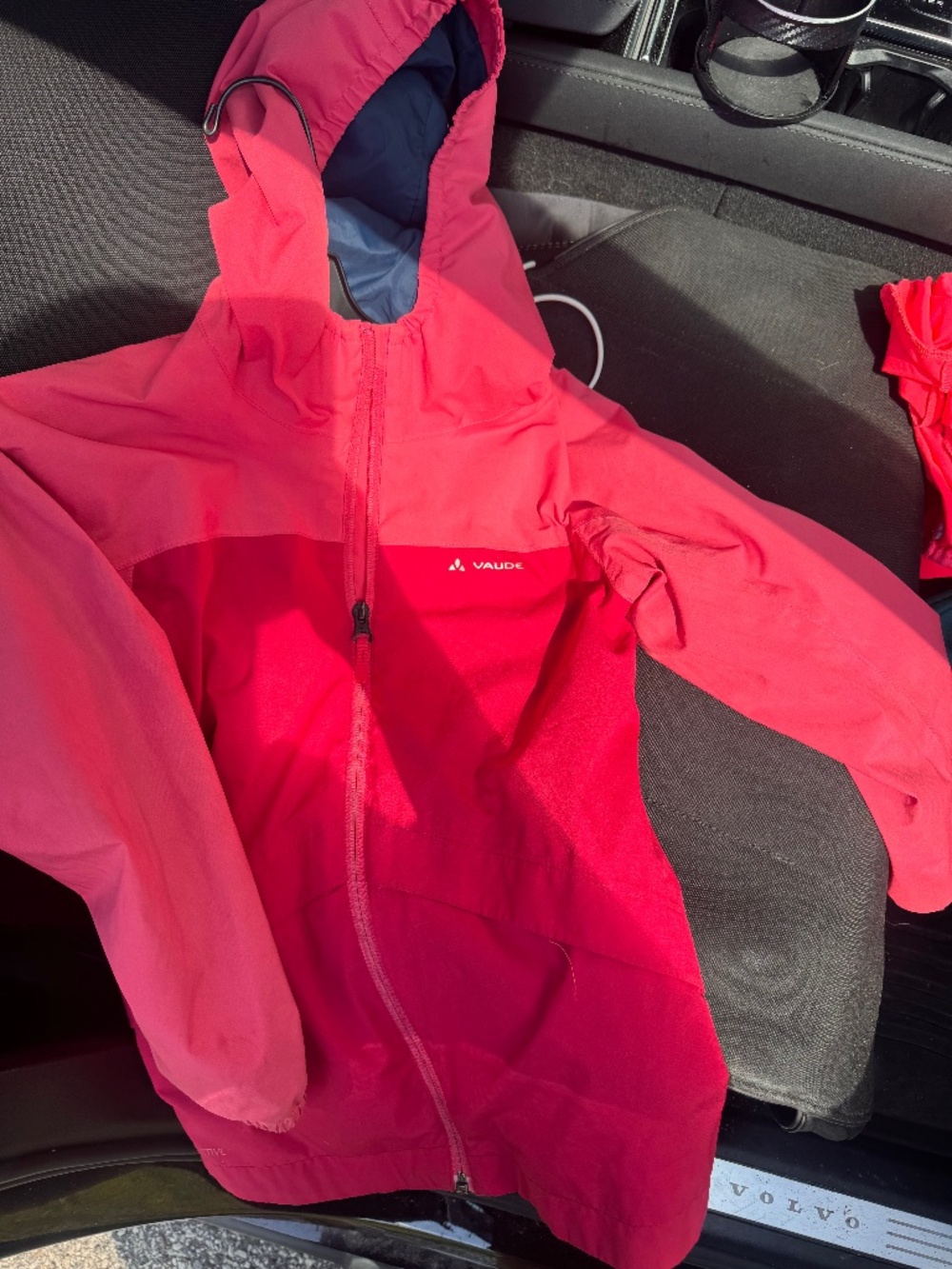 Vaude kids' hooded raincoat in vibrant pink and red. VAUDE European outdoor bran